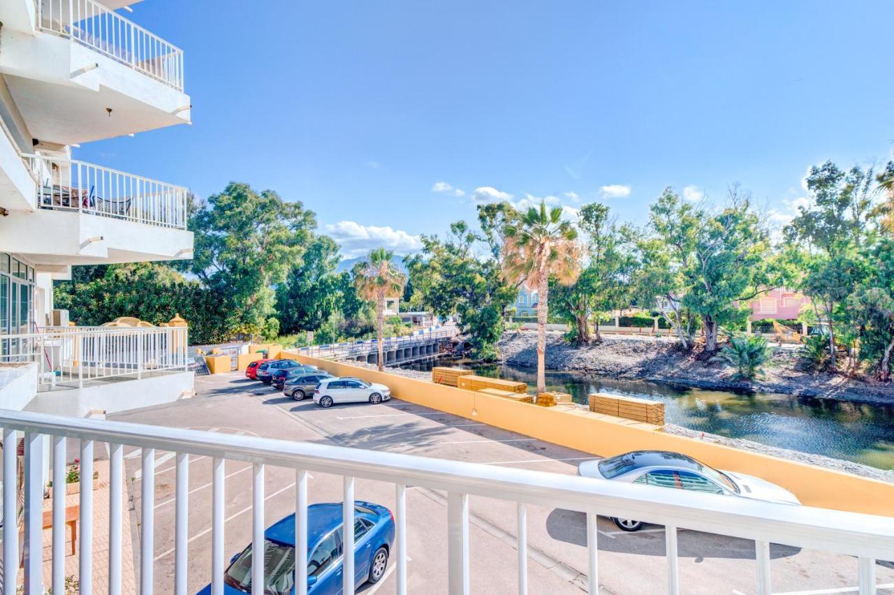 Beach Front Flat With Sea Views Марбелья Экстерьер фото
